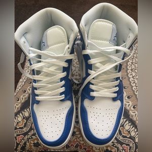 Jordan 1 Mid Kentucky